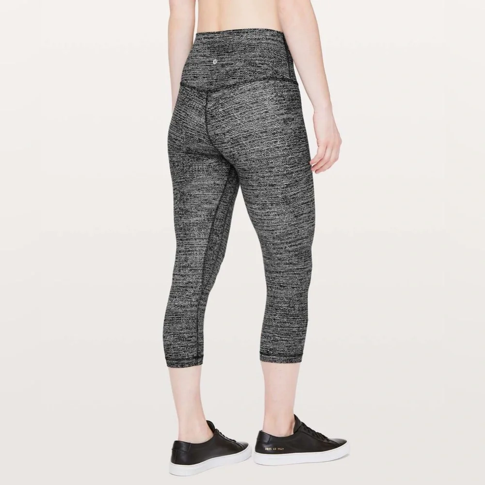 Lululemon Align Crop *21"
Twillines Ice Grey Black